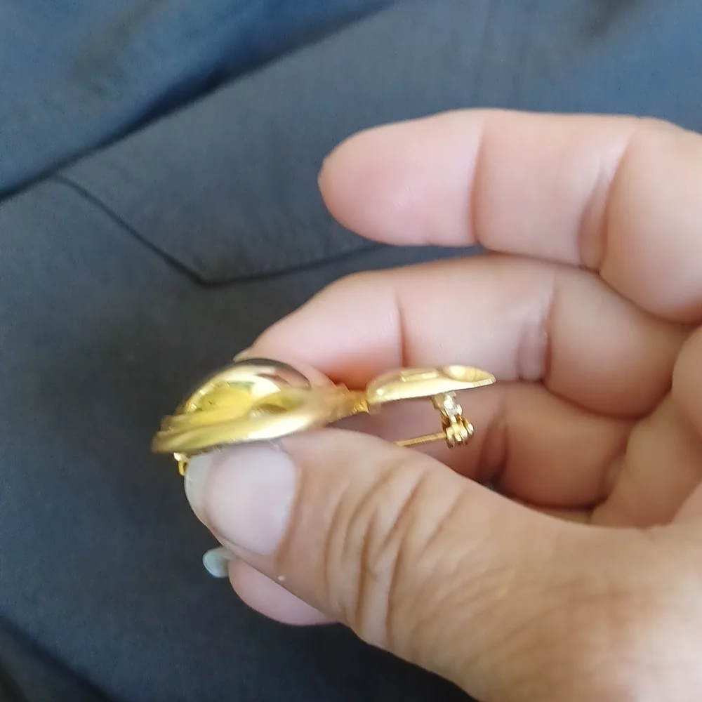 Sweet Vintage Siamese Cat Brooch, two-toned gold, can be hung as necklace, 1980s